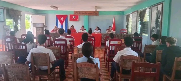 odisleydis1879's tweet photo. Con la presencia de Yaima López miembro del Buró municipal del #PCC en #Maisi y la Secretaria de la #UJC se realiza el consejo de la #Feem Maisí Guantánamo con el firme compromiso de que los jóvenes maisienses están comprometidos con la Revolución
#UnidosXCuba
@RadioMaisi https://t.co/HJNCYN3T1n