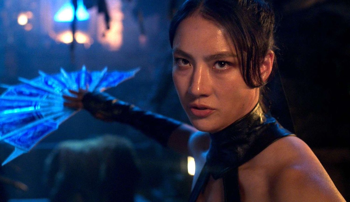 EU NÃO TENHO PALAVRAS PARA DESCREVER A ATUAÇÃO DA ADELINE RUDOLPH COMO KITANA NESSE FILME, AS CENAS DE AÇÃO PQP, ELA É SIMPLESMENTE GIGANTE E A PROTAGONISTA DO FILME