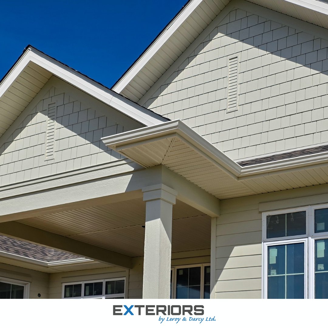 Exteriorsld's tweet photo. Another one in the books for #BesterConstruction in Magrath! 🏠
​Crisp @JamesHardie siding &amp; shakes paired with @RoyalBP aluminum &amp; @lpcorp trim. Finished with custom @MachineMetals flashings.
​Stoked with this result! 🙌😍
​Free Quotes:
🔗 https://t.co/f92hRIsQUe
​#Magrath #YQL https://t.co/5drEkwTkfR