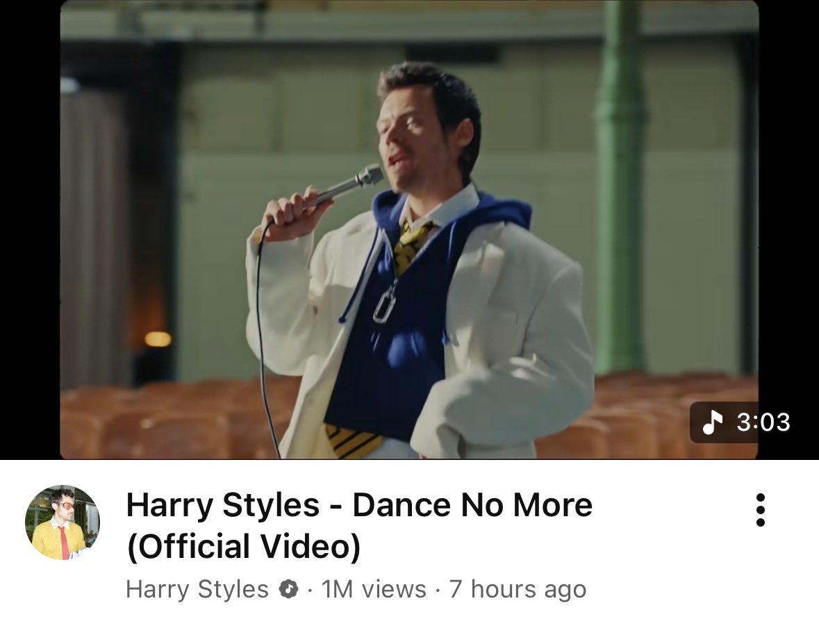 plot_dyl's tweet photo. harry styles the man u are. https://t.co/pZxc4EXopg