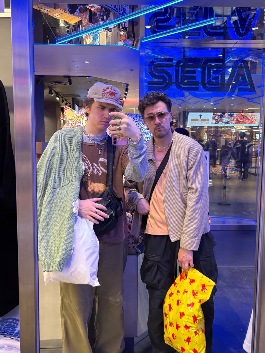 JOHN🧊 tweet media