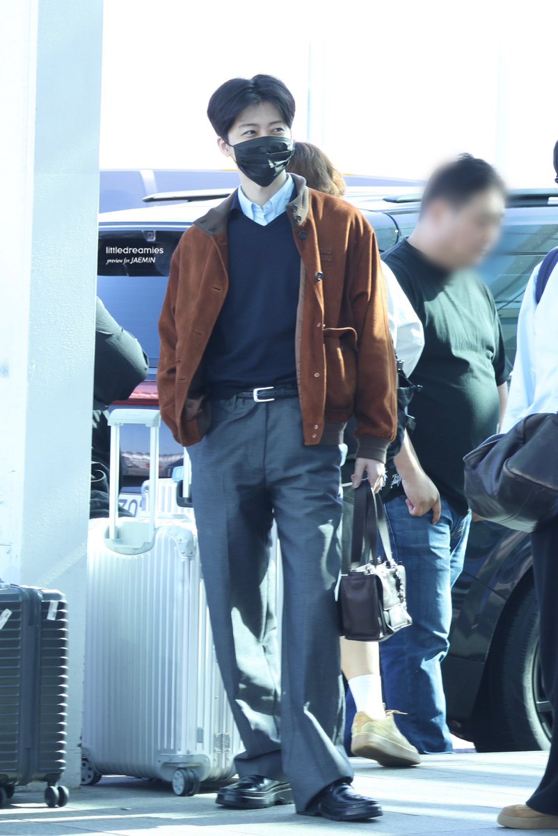 HE’S WEARING MIUMIU FOR HIS AIRPORT FIT TODAY 🥹 YES JAEMIN FOR MIUMIU PLS