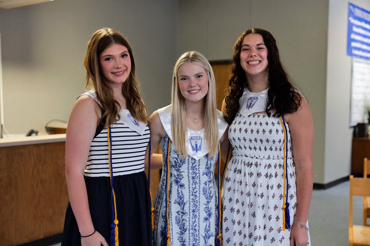KaylynnQuinney's tweet photo. National Honors Society Induction 🤍

Proud to represent BISD in a positive and impactful way! Also great to have some teammates along side me!! @BroaddusGBB https://t.co/1rj8NtEoOB