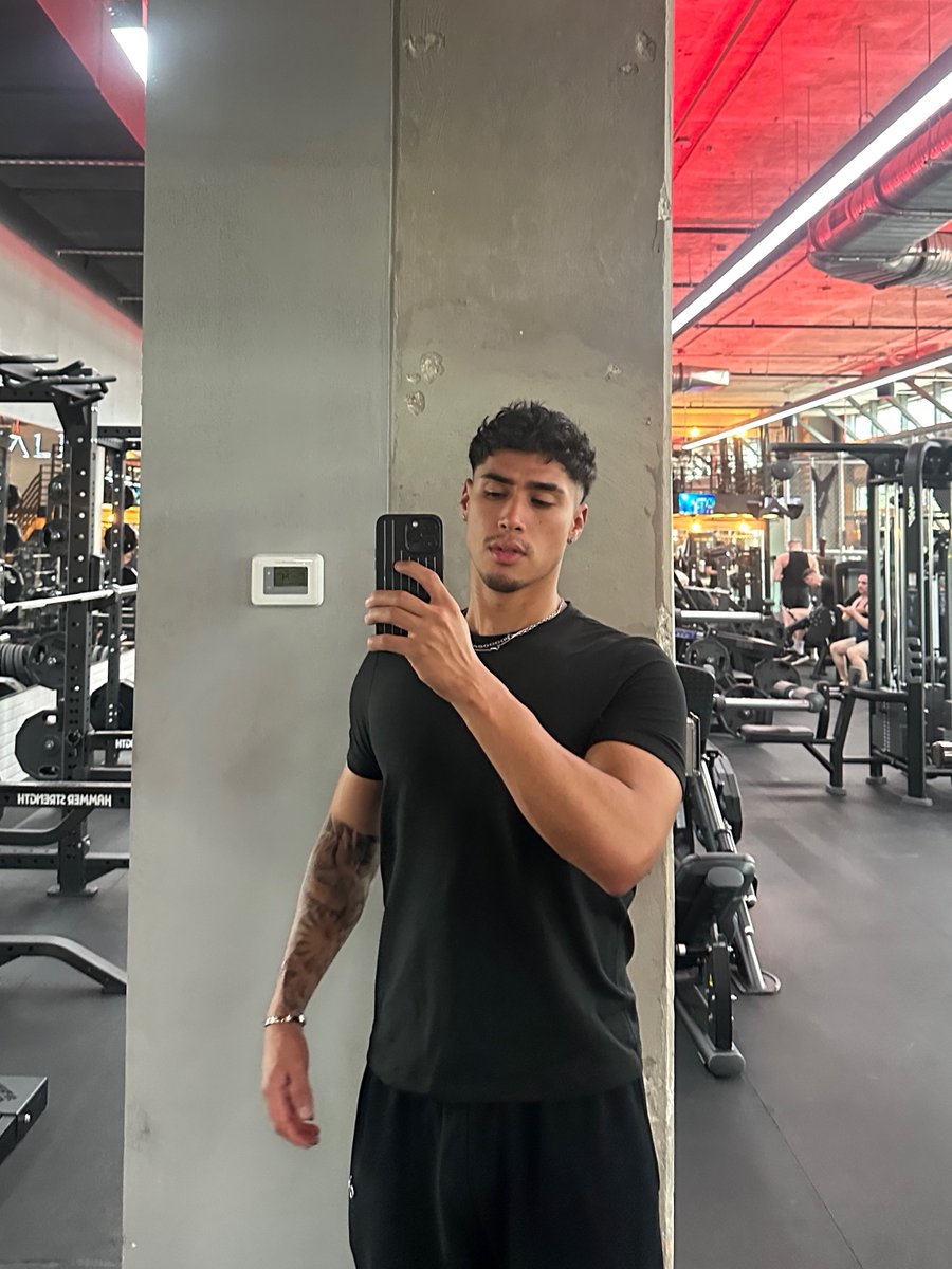 andrewmaciasofficial tweet media