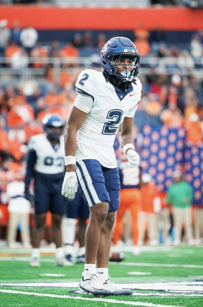 TrezavantB's tweet photo. UConn offered!! #BLESSED https://t.co/dp72osvA6b