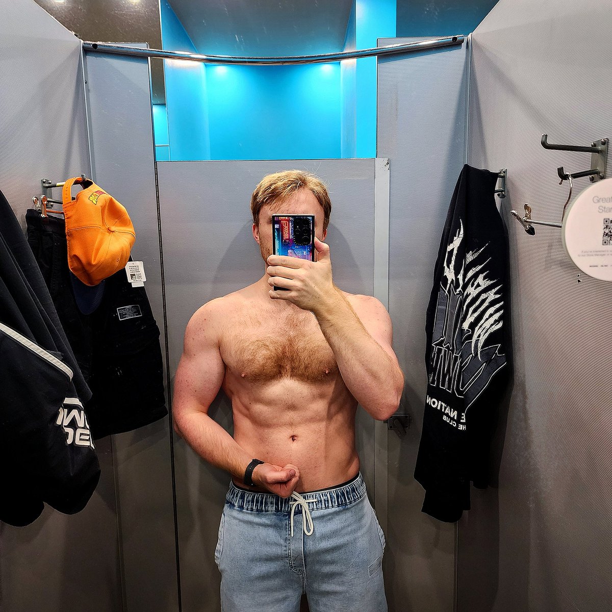 HizzyArchives's tweet photo. Why is changing room lighting so good! I need to level up the pose lighting in our pose room cause come on!

Also I've discovered blue pants don't suit me, even with a white shirt 😂 https://t.co/PF1Tl55pIQ