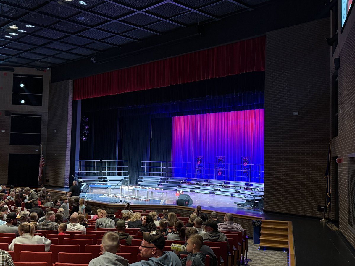 SDCS_SUPER's tweet photo. What a great show by the @BrightElSchool 4th and 5th grade - The History of Rock ‘n Roll. 🎸 https://t.co/lj4qIljz1z