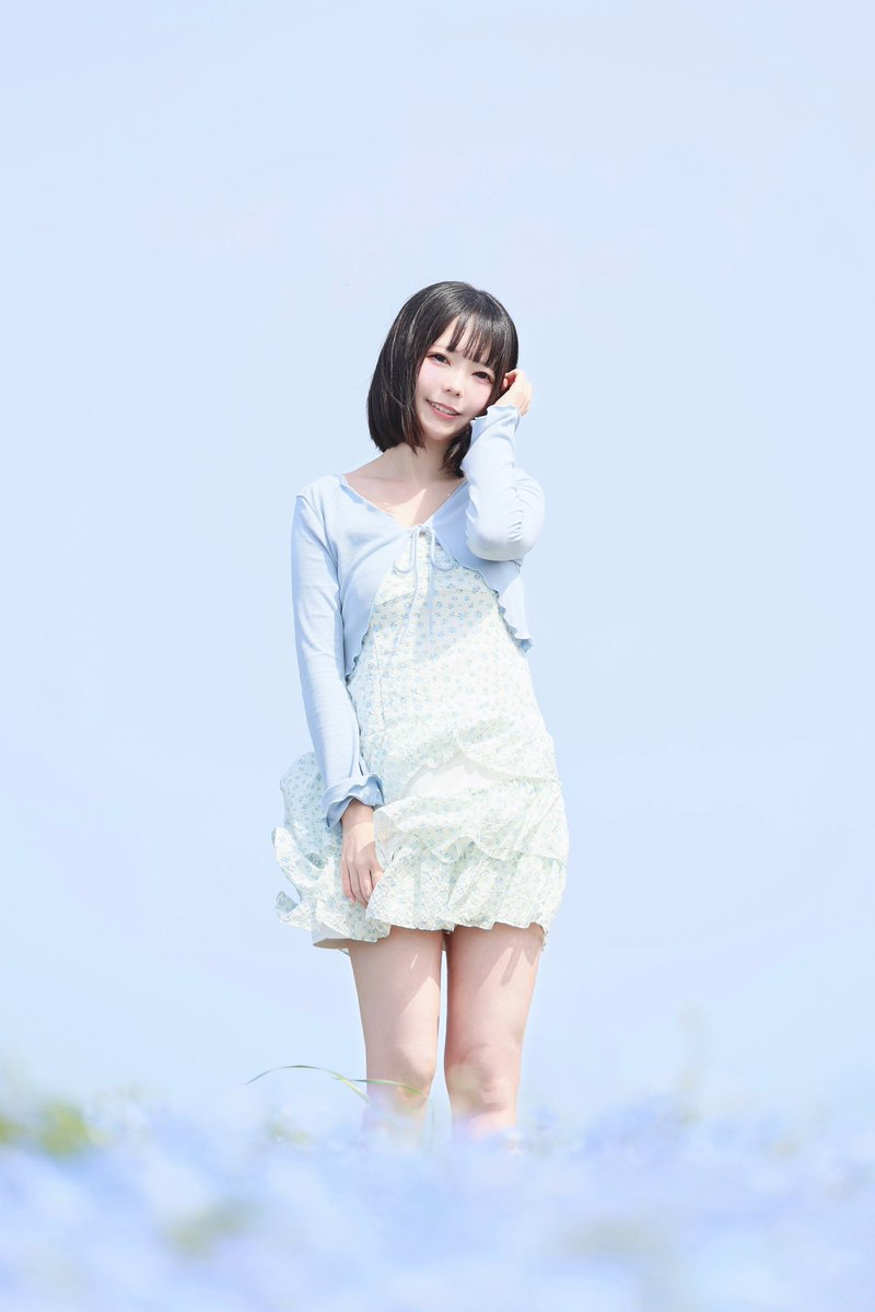 おはもに🤍
このワンピースよく見るとネモフィラみたいなお花柄なんだよ  ݁˖ ❀ ⋆｡˚
