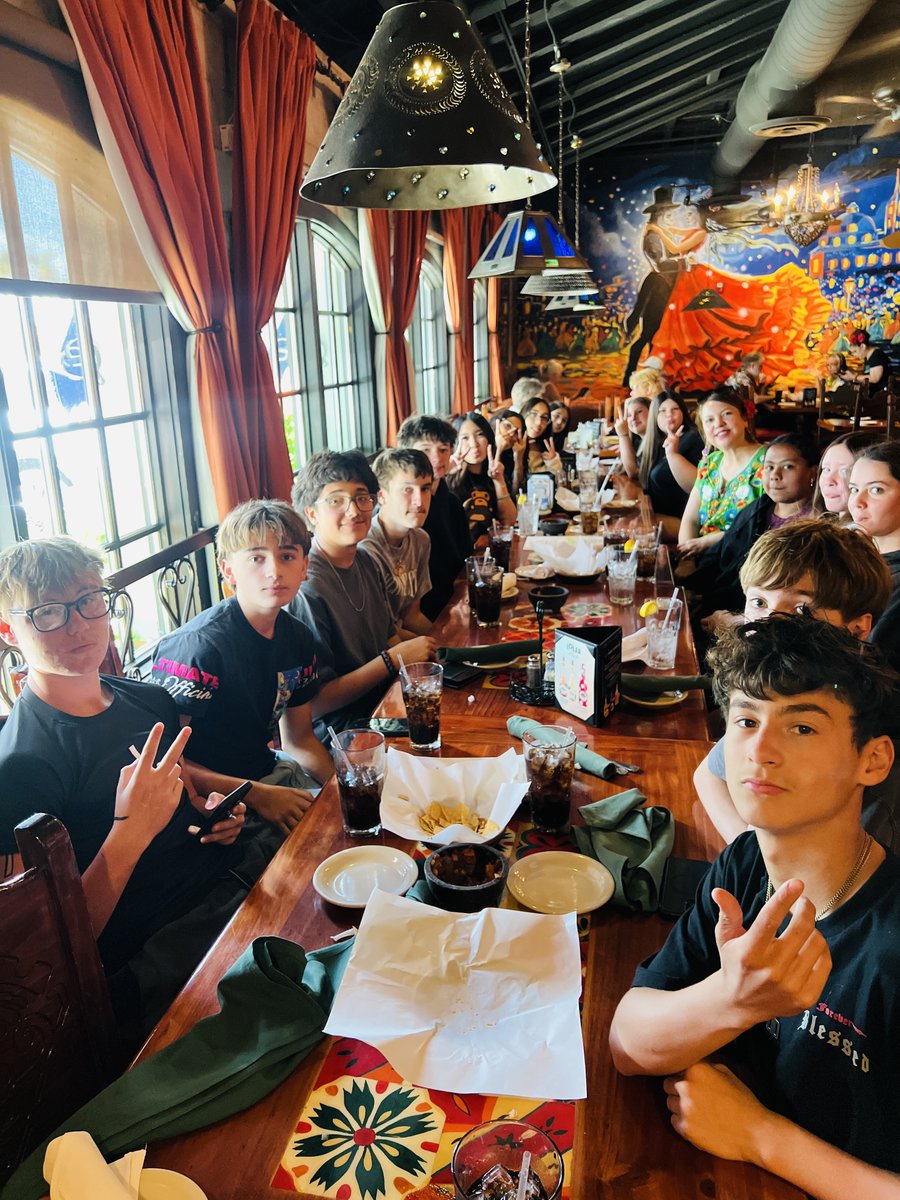 ARMSMustangs's tweet photo. Mrs. Sandoval's 8th grade Spanish students using their Spanish language skills to order lunch! https://t.co/j2XBi43XAC
