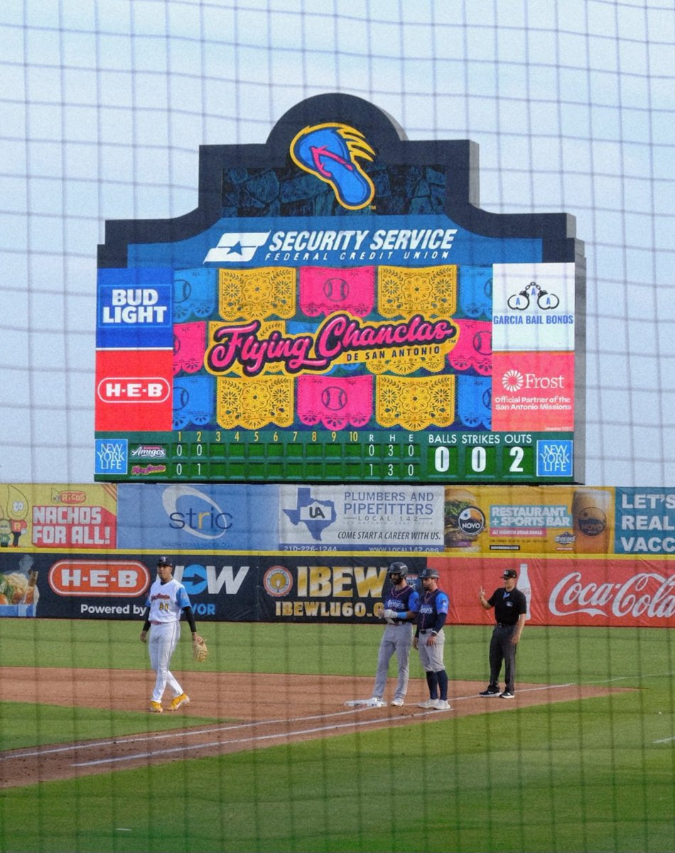 milbfanclub's tweet photo. Cinco de Mayo at Wolff Stadium.
A few innings with Lucas Giolito.
Flying Chanclas went back to back to back for the win. π£π£π£
Minor league baseball is too much fun! @SanAntonioMissions @Padres @RockHounds #MiLB #FlyingChanclas #LucasGiolito https://t.co/lprKOgRpDD