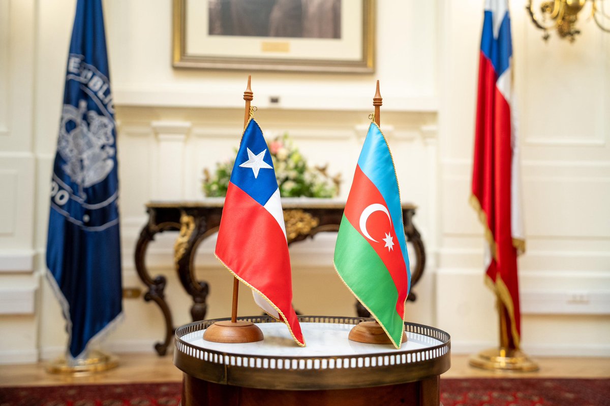RojoEdwards's tweet photo. Hoy recibimos en el Senado a la delegación de Azerbaiyán, encabezada por el viceministro de Relaciones Exteriores, Sr. Elnur Mammadov.

Durante el encuentro abordamos diversas oportunidades de cooperación económica y comercial, así como la relevancia de fortalecer los vínculos parlamentarios y diplomáticos entre ambos países. Asimismo, coincidimos en la importancia de mantener un diálogo permanente y un intercambio de conocimientos y experiencias que contribuyan al desarrollo mutuo y al entendimiento entre nuestras naciones.

@AzDipChile