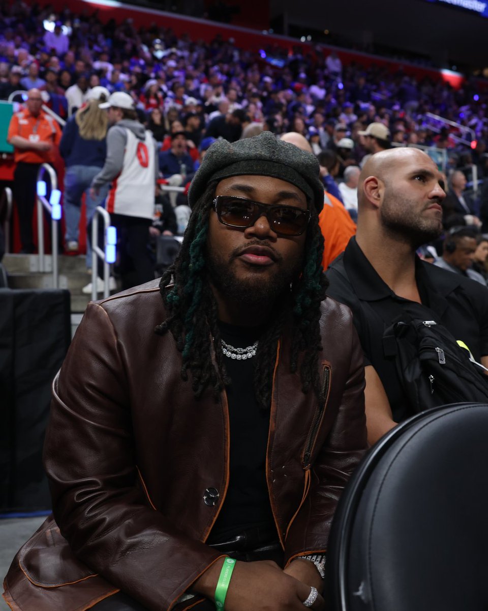 .<a href="/leonthomas/">Leon Thomas</a> in the building 🔥