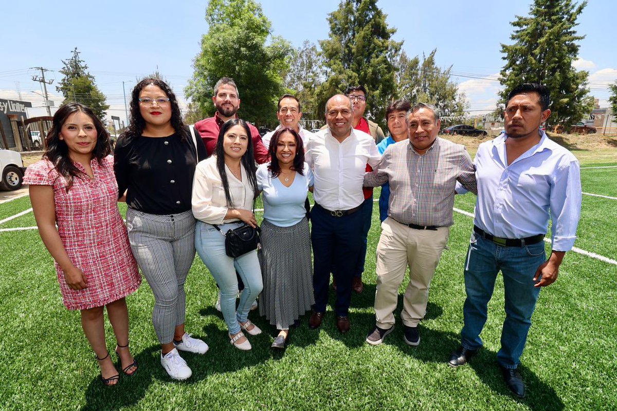 LorenaCuellar's tweet photo. ¡ENTREGAMOS UNA NUEVA CANCHA EN TEPEYANCO Y VAMOS POR MÁS! 🔥⚽️
En San Cosme #Atlamaxac estrenamos esta cancha de fútbol 7 para que nuestras niñas, niños y jóvenes tengan espacios dignos para jugar, convivir al máximo.
En Tlaxcala ya rehabilitamos más de 120 espacios deportivos y seguimos construyendo 25 nuevas canchas rumbo al Mundial 2026. Le estamos metiendo con todo al deporte y al futuro de nuestra juventud.
