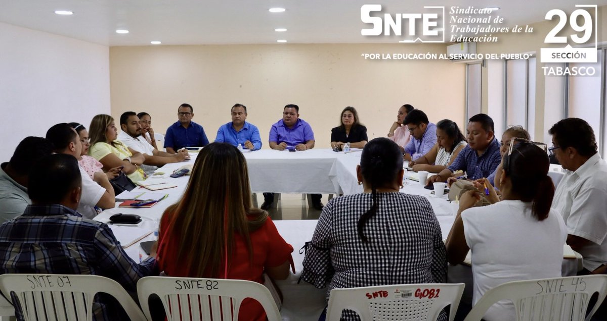 29SNTE's tweet photo. 📋 Esta tarde, el Srio. Gral. Del #SNTE29 se reunió con los 9 Secretarios de Organizaciones Sindicales y titulares de las Sría.  de Trabajo y Conflictos de todos los niveles.
🤝 Se evaluaron avances, se diseñaron estrategias y se programaron acciones de la agenda del mes de mayo. https://t.co/Ok9ePhH5uZ