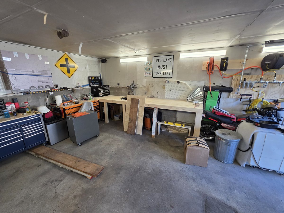 Makowoof's tweet photo. I've made good use of my free time.

Scratch built work benches. :3 https://t.co/r6aZYXIMfL