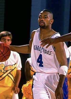 AuxGod_'s tweet photo. 30 years ago, Roy Jones Jr. suited up for the Jacksonville Barracudas in a USBL basketball game, then hours later stepped into the ring to beat Eric Lucas in the 11th round to retain his IBF Middleweight Championship 🏀🥊 (1996) https://t.co/J5fxIE6mYc