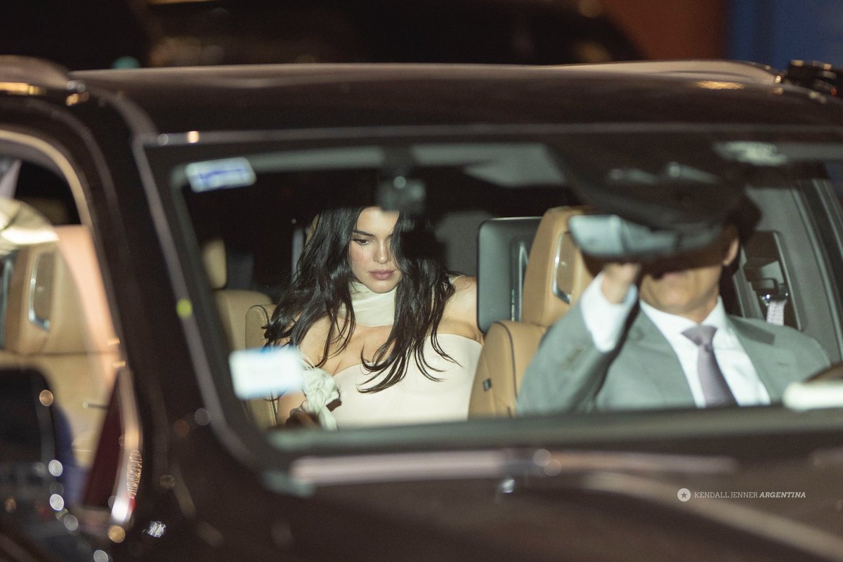 kenwithsab's tweet photo. You can't have a bad picture if you're kendall jenner https://t.co/VxHXdk6lxH