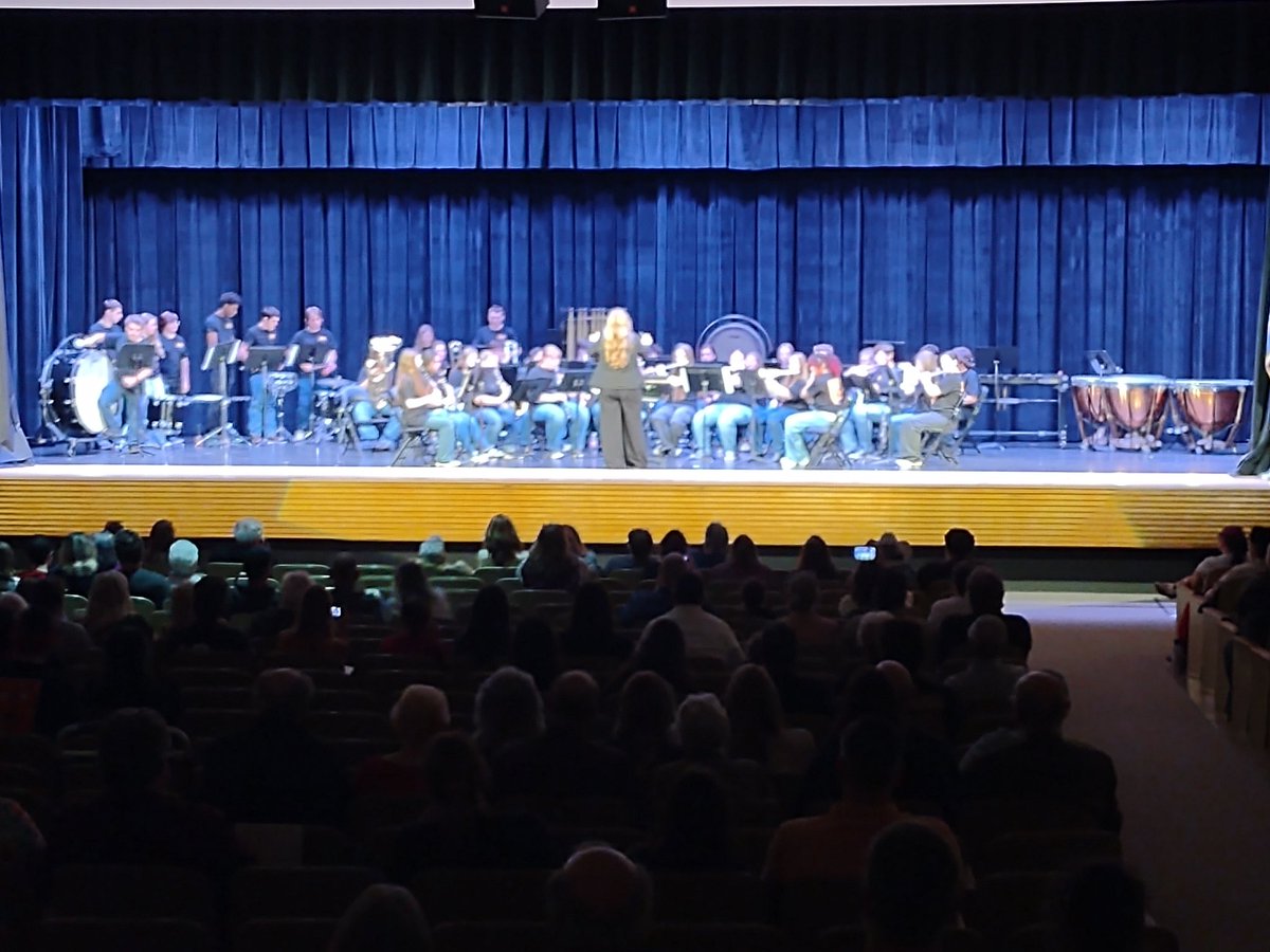 HanoverHS's tweet photo. Concert Band with an amazing performance to end our spring concert. #hpsdawesome @HanoverPublic https://t.co/ctpk47Eknu