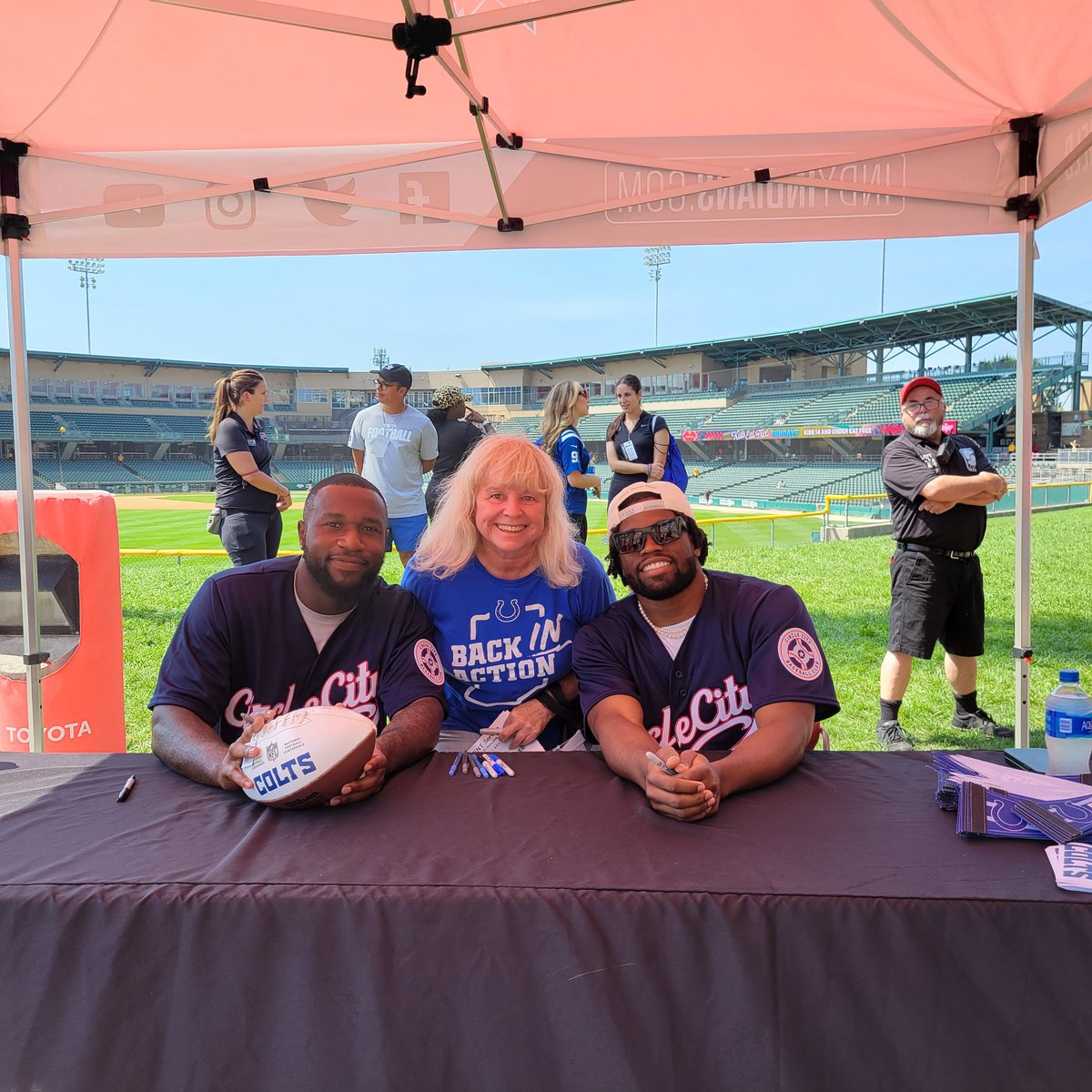 debwithrow1's tweet photo. @KennyKennyMoe3 It has been a pleasure to meet you &amp; watch you play football. Your work with the community and the kids is the best. I loved talking to your mom &amp; your sisters. I will miss you and it was an honor to watch you.I will root for you wherever you go to play football. https://t.co/bSrorglvFT