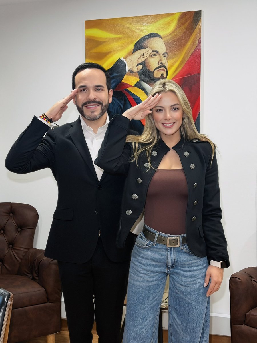Opina con Lore tweet media