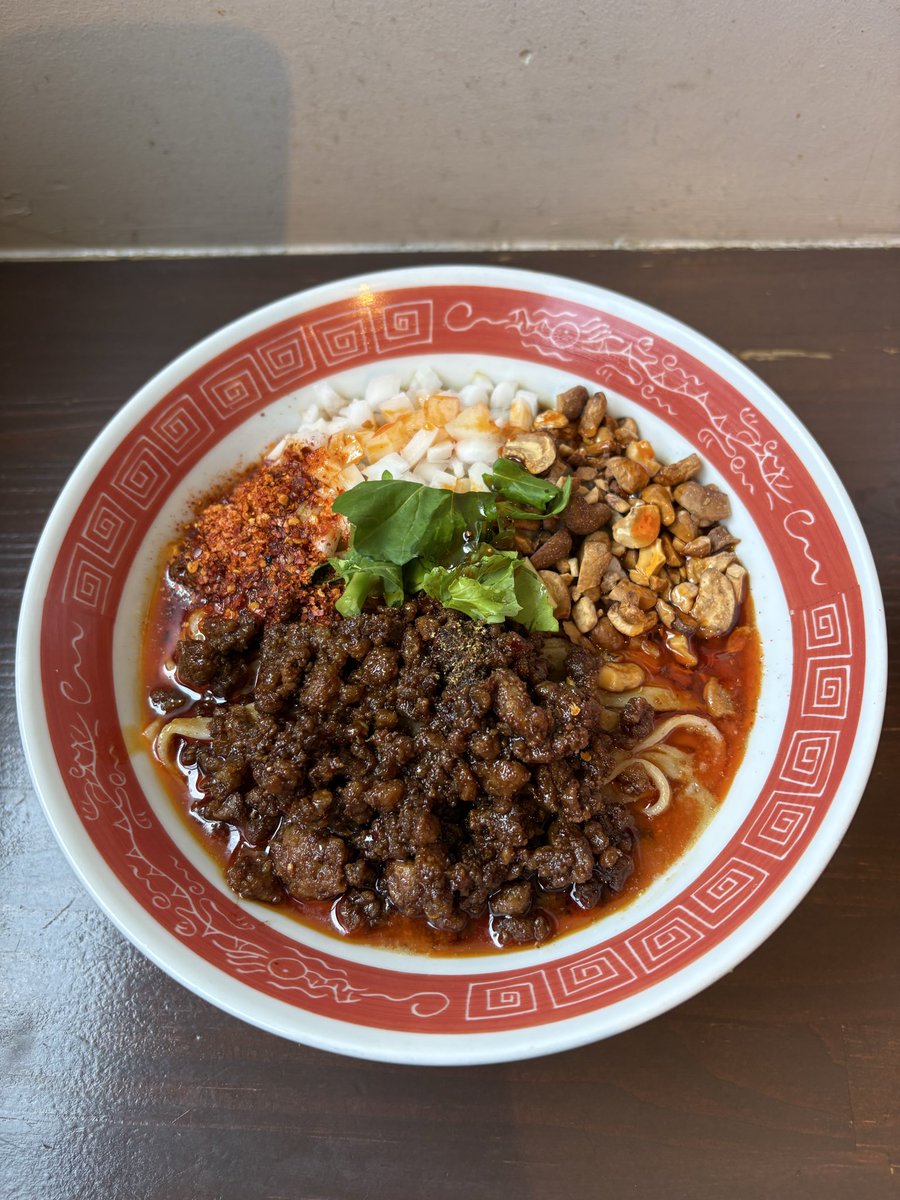 rocket5715k's tweet photo. 晴耕雨読（宇治）
汁なし担々麺（辛さ1/2）
パンチのある肉味噌とモチモチの平打ち麺が絡んでメッチャ美味い😋辛さ1/2で色んなスパイスを美味しく感じられました💡カシューナッツが良い仕事して食感とコクをプラスしてあっという間に間食🙏店員さんも優しい接客で宇治の街も素晴らしかった✨ https://t.co/Jbm1Jg56HQ