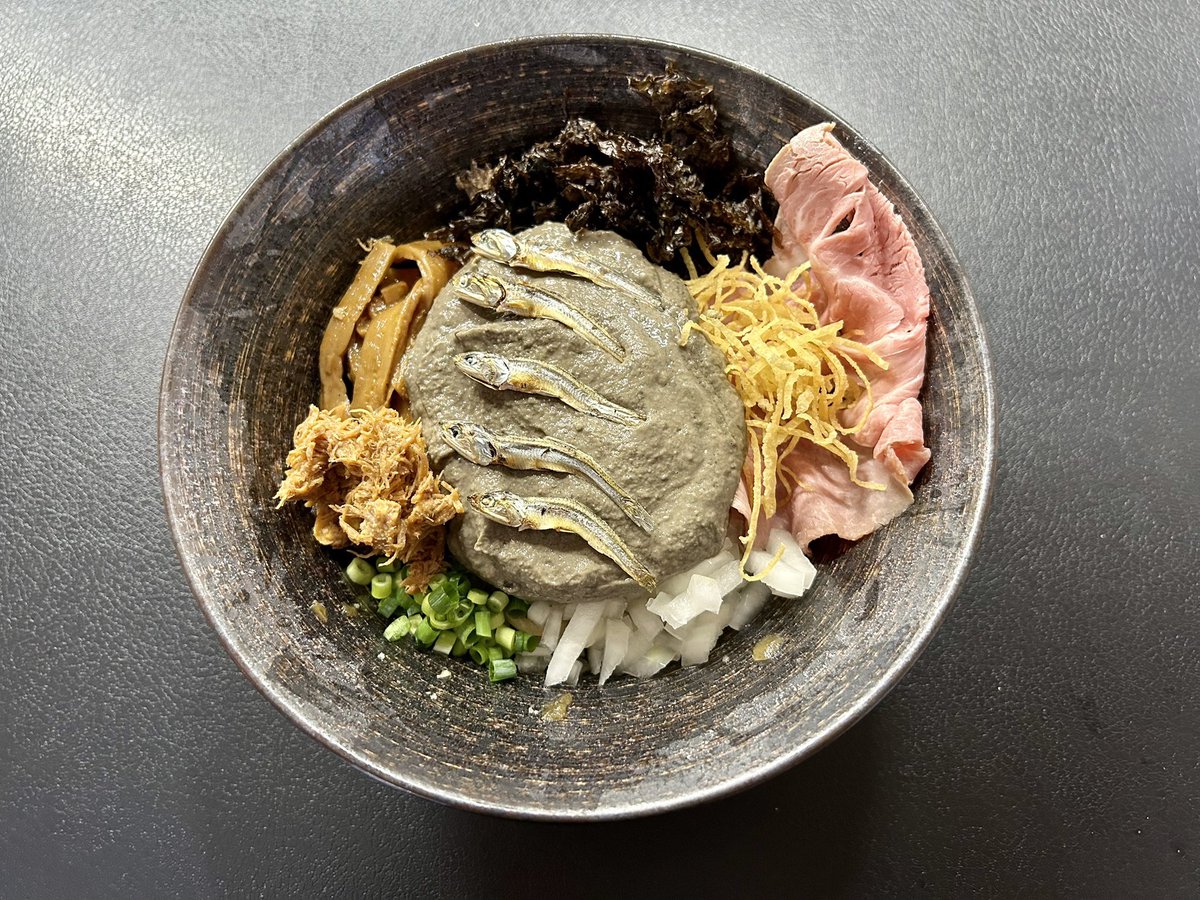 noodle_yui's tweet photo. 5/8(金)
ランチ　11:00~14:30
ディナー17:30~21:30

限定和え玉
『四川風スパイシー海老カレー和え玉』

『冷やし純煮干し』
本日ご用意あります
純煮干しの食券をご購入の上、「冷やしで」とお声がけください

『濃純煮干しlv1』
本日ご用意あります

その他通常メニューあり https://t.co/IMxgz3xxhB