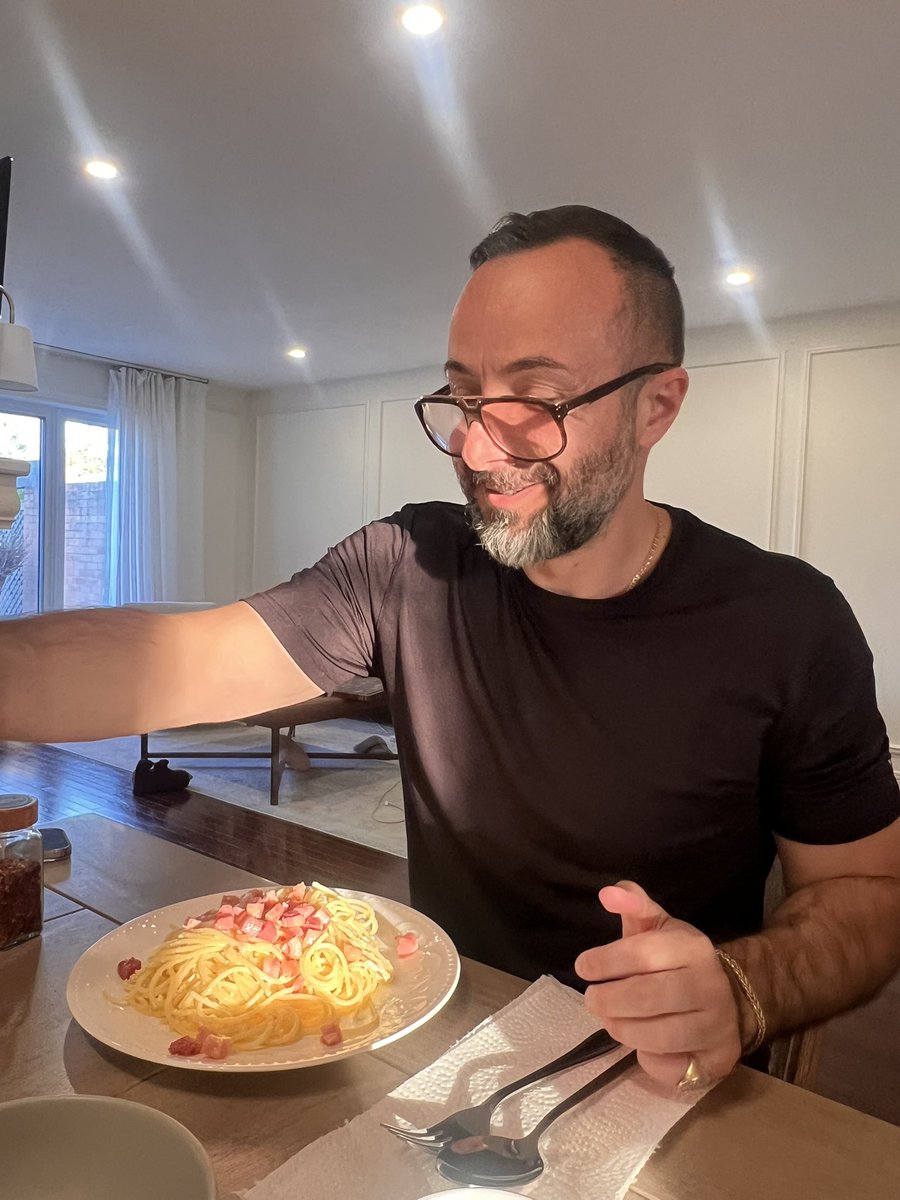 GuidoDisalle's tweet photo. In my happy place, eating carbonara. AMA https://t.co/Wj6z8jhwrS