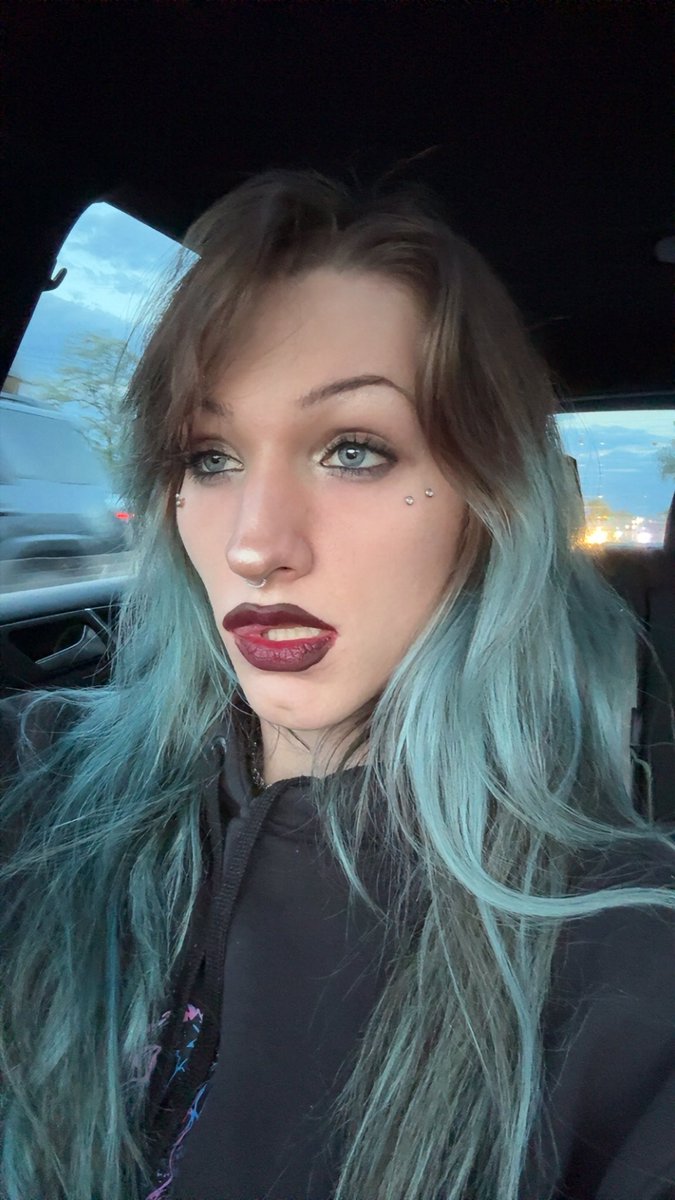 skylar athena tweet media