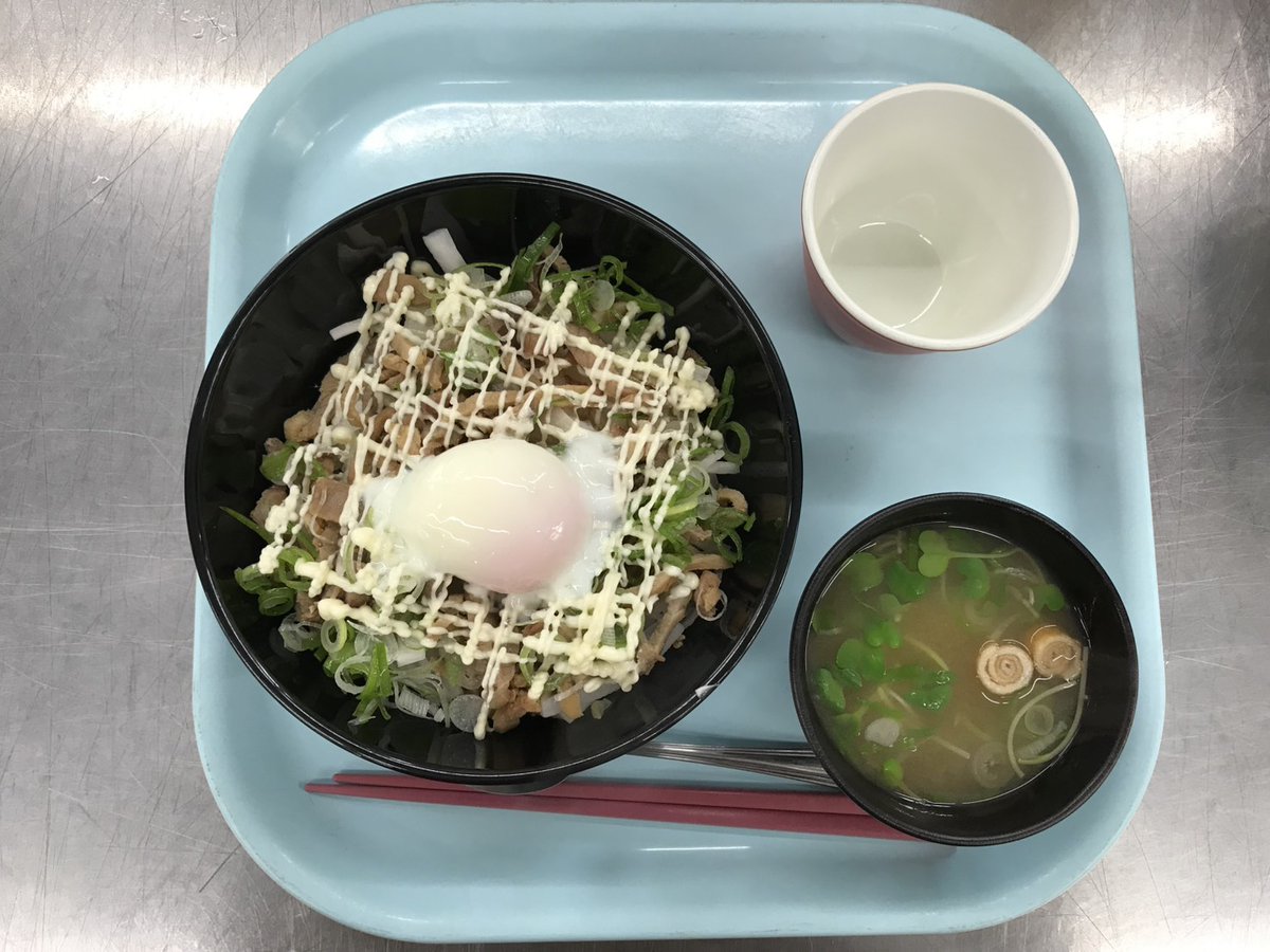 おはようございます
本日5月8日(金)
　　日替わりメニュー
🔴チンジャオロース定食
🟢チンジャオロース丼
🟢牛すじどて煮温玉丼
🟢チャーシュー丼
🟢鶏チリ温玉丼
🟢豚キムチ温玉丼