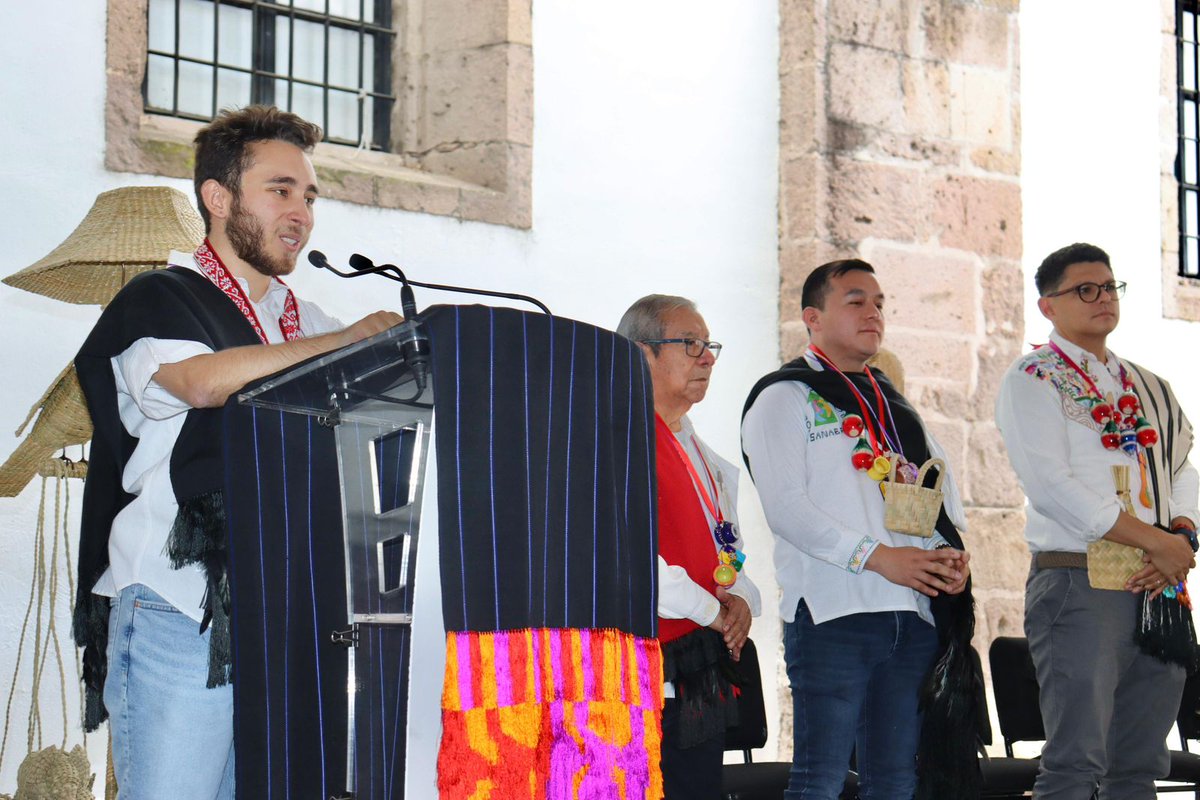 americanovictor's tweet photo. 🎶 👵🏻 ¡Llévate a mamá al concierto de "El Buki" comprando artesanía michoacana! 🎭
 https://t.co/eBfDWHrx6N 

@GobMichoacan @Sectur_Mich @robertomonroy1 @MarcoASolis https://t.co/zPUnIR6CHY