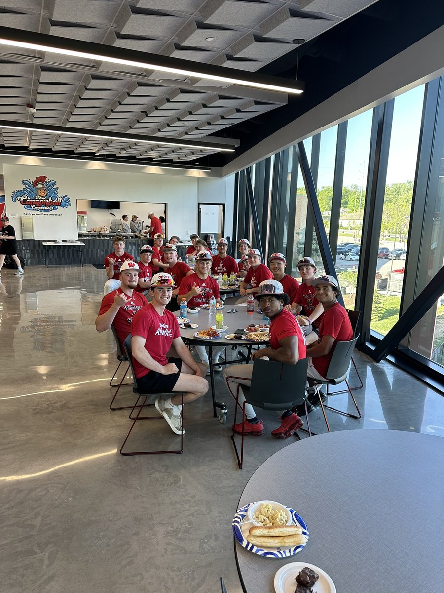 Westside_BB's tweet photo. A special thank you to @coachcahill4 , @nat_brainard , & Mrs. Cahill for taking care of us tonight! #SBS #WINS #ROLLSIDE #TeamDinner https://t.co/80ePTYCfZp