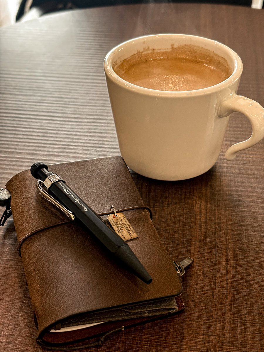 おはようございます。

今日はのんびり時間での出社なので朝コーヒー☕️

#コーヒー
#coffee
#トラベラーズノート
#morning