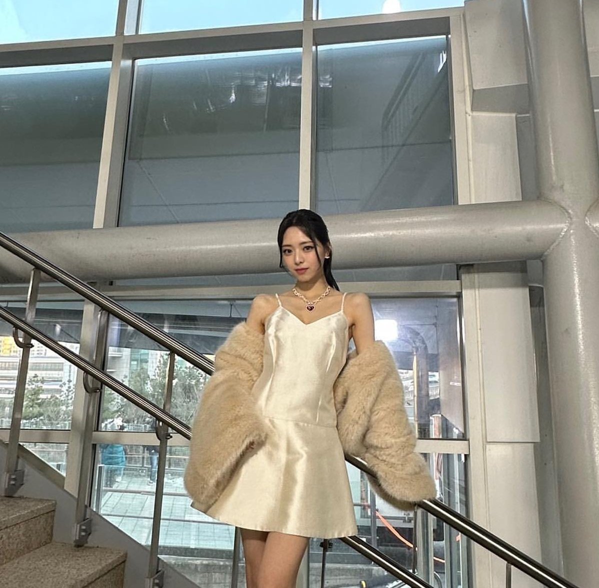sunzytw's tweet photo. Aunque piensen que me arreglé demasiado, yo solo quería impresionar en el #𝕥𝖾͟𝖾n𝐳𓉸ྀི𝑠𝐡o𝑤ᰍ ♡👘 así que elegí mi mejor vestido para el #不𝙲𝙷𝙸𝙻𝙳𐚁𓈒࣪𝚍e𝑏u𝐭 y fui lista para cantar #𖡼𝑈ɴch𝕚𝑙𝐝·𝚖թ𝟹 hasta quedarme sin voz, ¡felicidades!
 
𝚙r𝕚n𝕔e͠ss ๑✿ 𝔅e𝑙𝕝e https://t.co/VK1bWOfEut