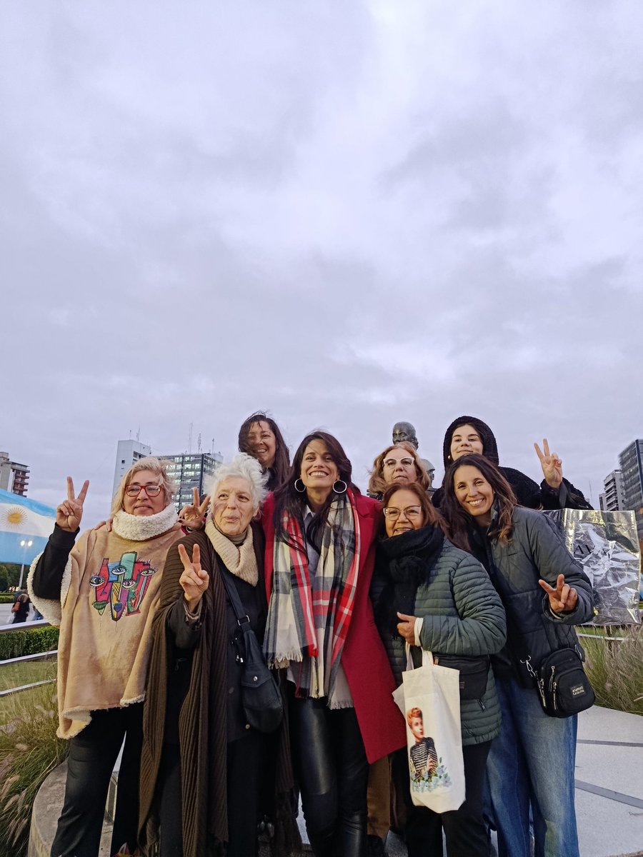 CMLealtad_LP's tweet photo. Celebramos a Evita en su cumpleaños 107✌🏿🩵

Junto a lxs compañerxs del @ateneonestorkirchnerlp,  @fsaintout y @arielarchanco recordamos a Eva, la mujer que nos enseñó ; de amor al pueblo, de lealtad y de gratitud.

#evitacumple
#cristinalibre https://t.co/40zmSYaq0n