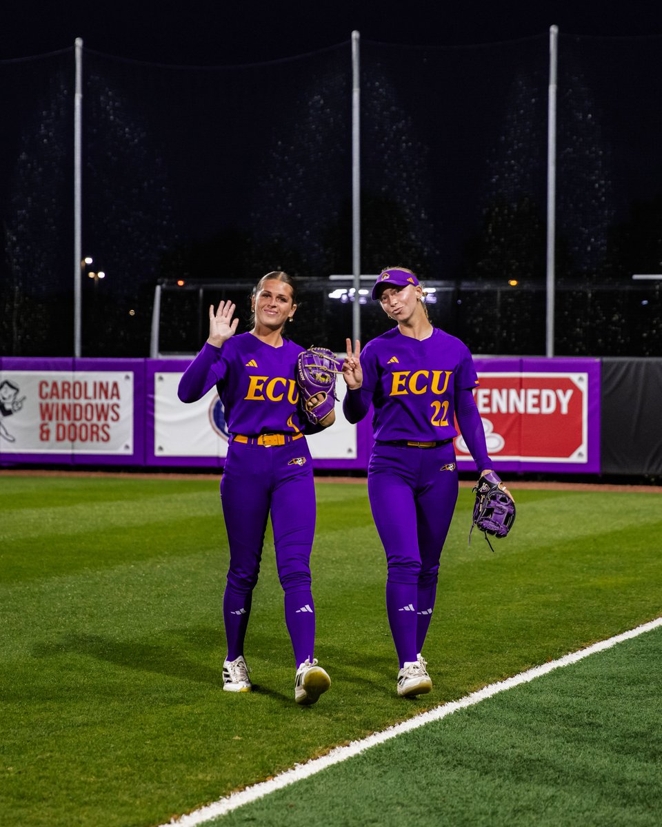 ecu__softball's tweet photo. Under the lights! 🏴‍☠️

#GoPirates | #WeBelieve https://t.co/nyXw3deq8H
