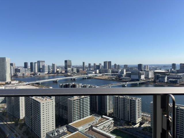 soramame_kusa's tweet photo. HARUMI FLAG SUNVILLAGE T棟の36階
14,180万

この辺少し前まで1.5億くらいじゃなかったっけ https://t.co/uY5Fu8J2bZ