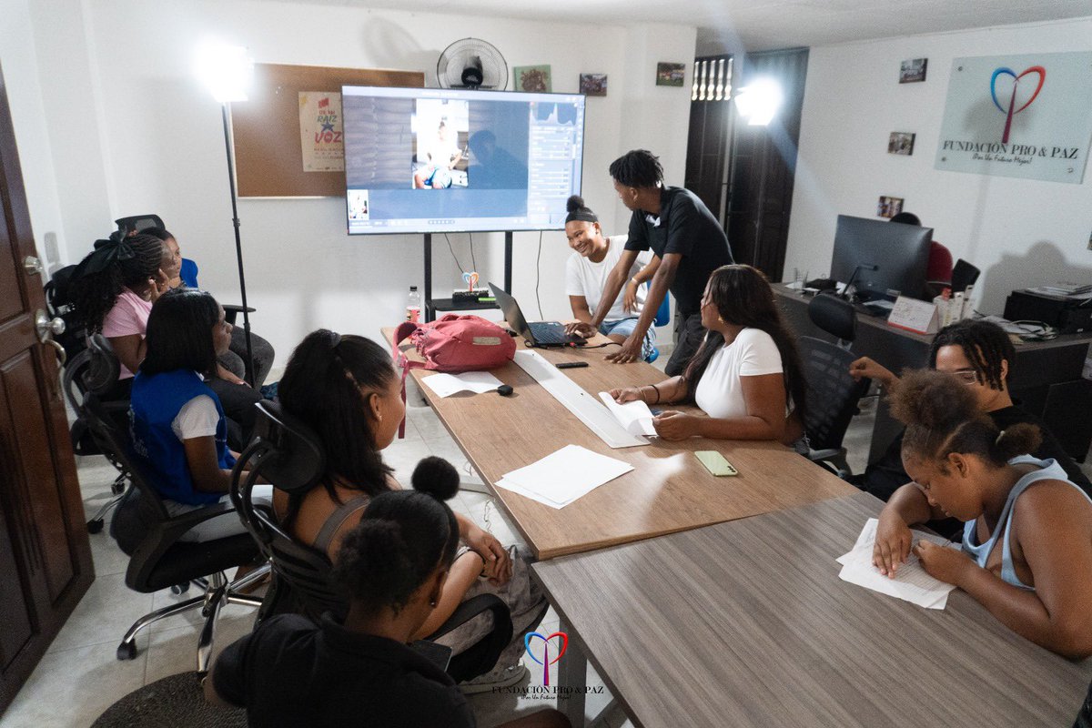 proypaz's tweet photo. Comunicar es una buena aventura , nuestra red juvenil se continúa fortaleciendo en diversos temas de ciudad, derechos humanos y comunicación popular.

Una apuesta posible gracias a el programa Nacional de Concertación Cultural @mincultura https://t.co/Zg7Rswx6Gy