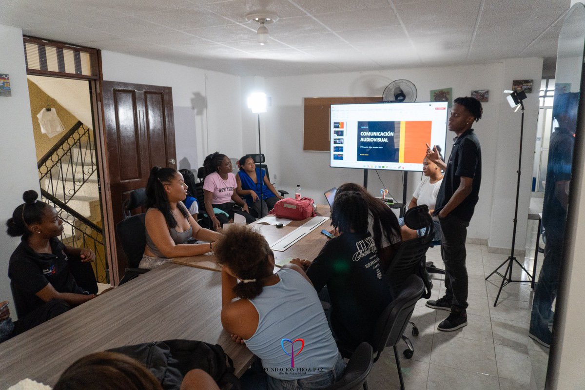 proypaz's tweet photo. Comunicar es una buena aventura , nuestra red juvenil se continúa fortaleciendo en diversos temas de ciudad, derechos humanos y comunicación popular.

Una apuesta posible gracias a el programa Nacional de Concertación Cultural @mincultura https://t.co/Zg7Rswx6Gy