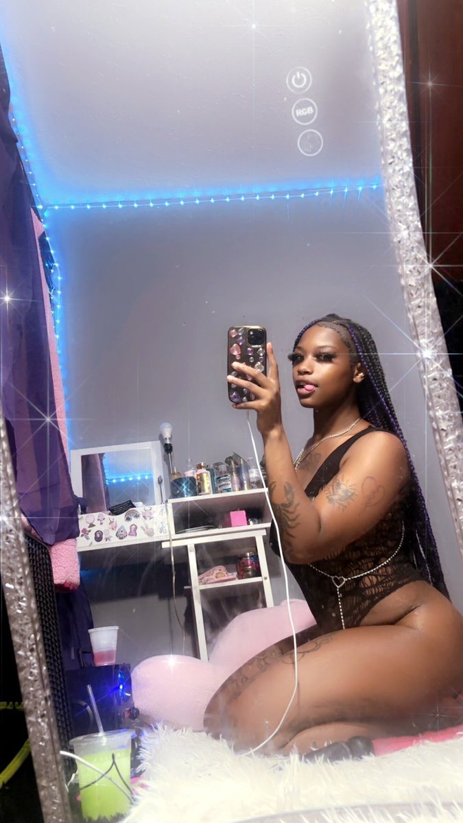 ThompsonSi97778's tweet photo. LIVE NOW CLICK HURRY I GOT LIQUOR N SQUIRTS FOR YOU 💦🍃 https://t.co/bNlG3FAV61 https://t.co/LzFZOdZ1v7