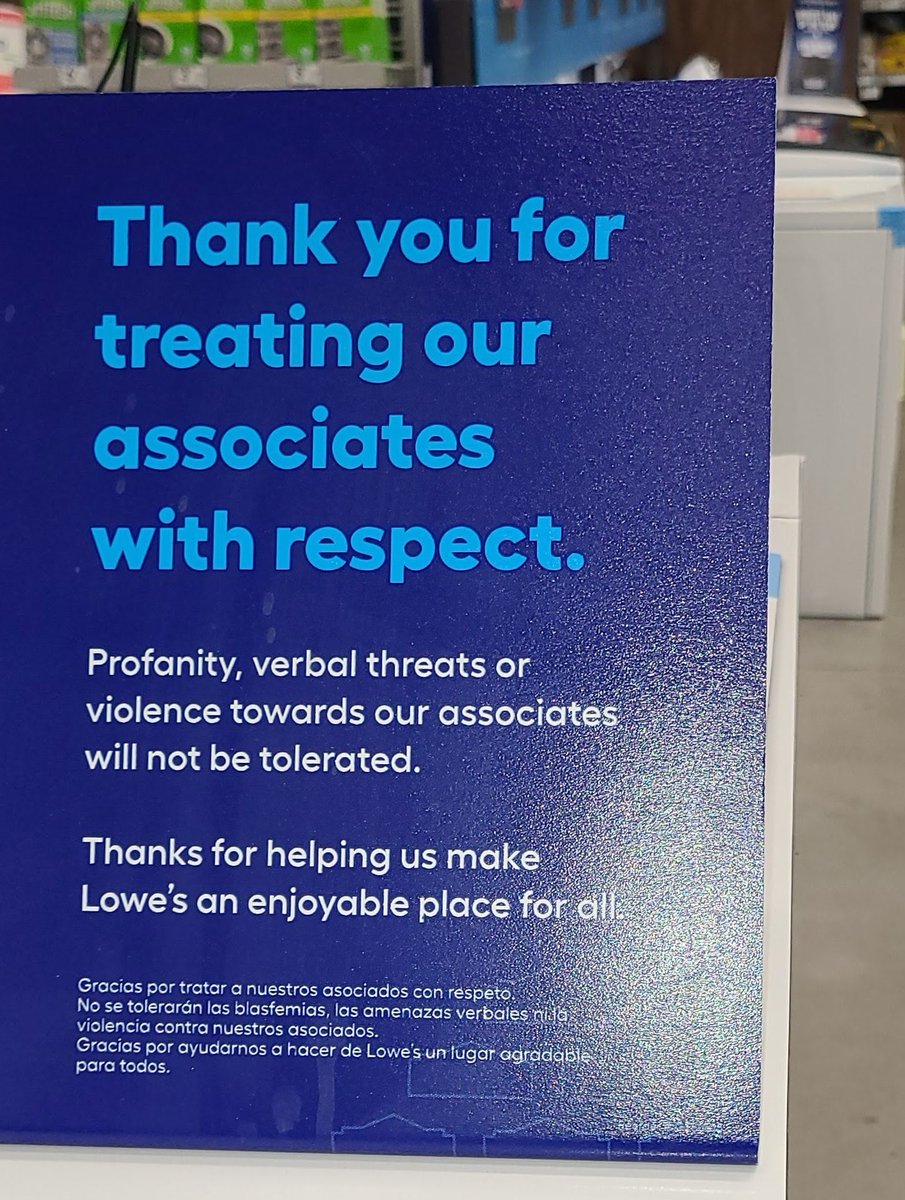 EliteWolf01's tweet photo. @whatsinside @atrupar If retailets have to post signs like this, it's makes you wonder why everybody is so angry for no reason https://t.co/saplFCLcoV
