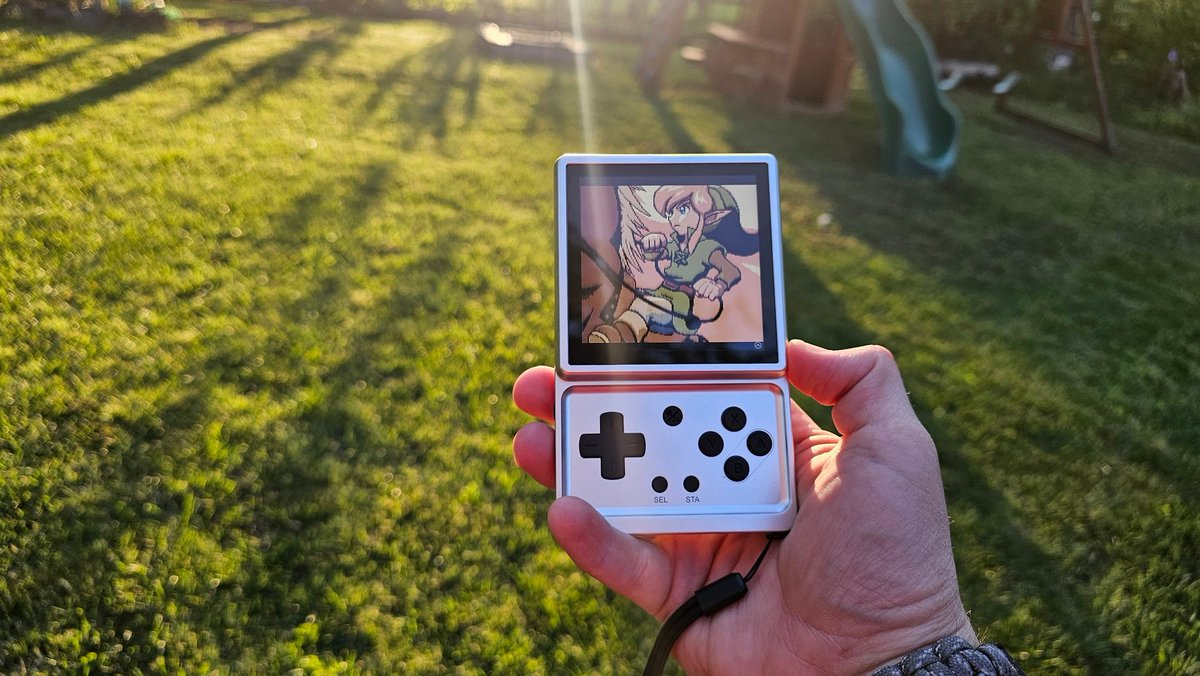 ZuReviews's tweet photo. @anbernic_china knows their way around a metal handheld, that's for sure. https://t.co/Tuw4siXLRa