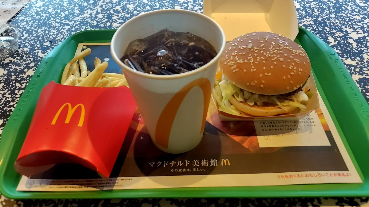 hwtsucchi's tweet photo. GWにまったりサイクリング
とても気持ち良かったです
お目当てのハンバーガーショップの営業時間にまにあわず
数年ぶりにマクドナルドに入ってみました🍔 https://t.co/ME473V7RDT