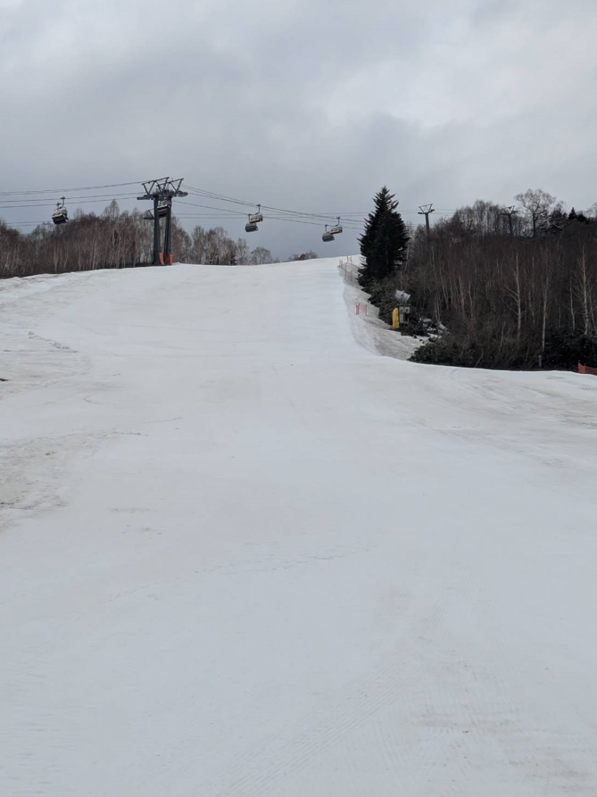 kaguraski9221's tweet photo. 融雪は進んでいますが、まだまだ滑れます！
営業日も残りわずかとなりました
ぜひ、この機会かぐらスキー場にお越しください⛷️🏂 https://t.co/koCcSuS4En