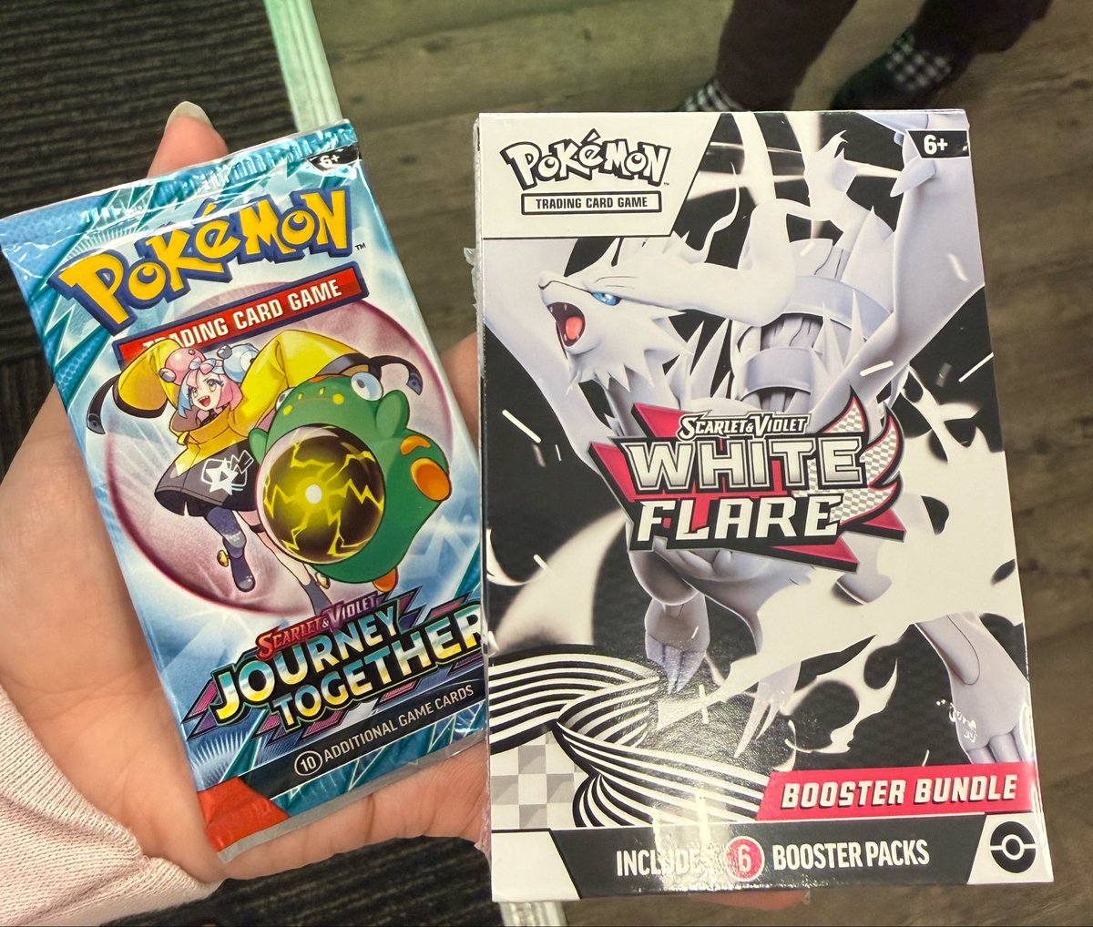 AishKetchums's tweet photo. finally scored product at msrp from a vending machine!!! first time ever im v happy https://t.co/wlIdMlqf0w