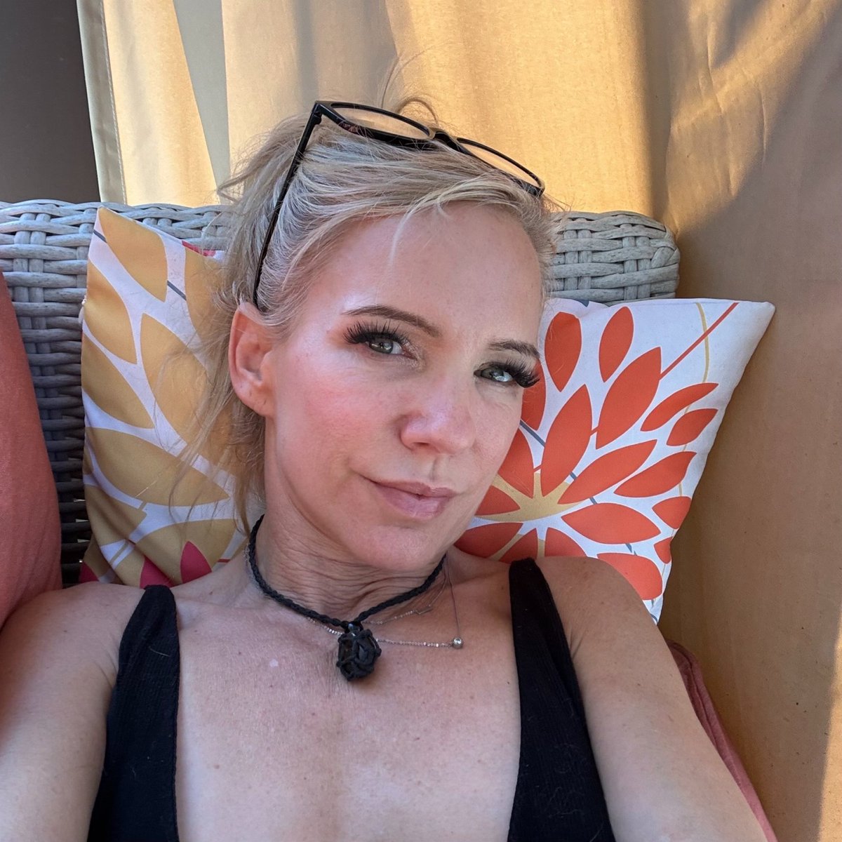 Professor Bella Bare XBiz Miami 5/10-14 tweet media