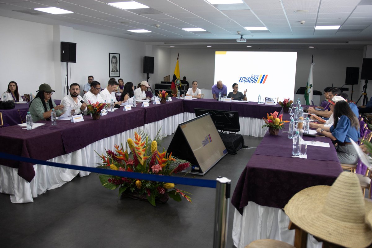 Salud_Ec's tweet photo. ¡Por el bienestar de las familias ecuatorianas! 🇪🇨
Participamos en el Tercer Gabinete Sectorial de lo Social, un espacio fundamental donde articulamos esfuerzos para fortalecer el Sistema Nacional de Salud. https://t.co/6V5s1a0QJU