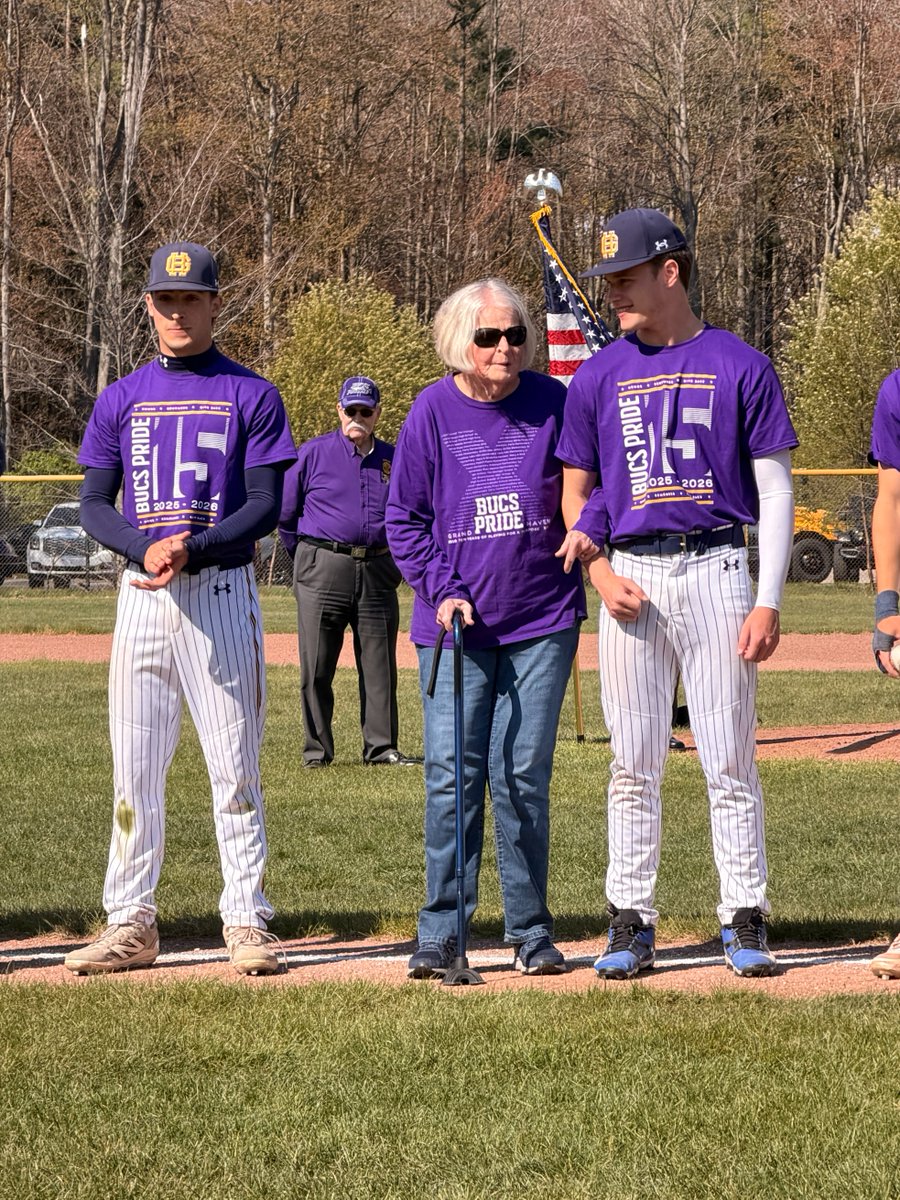 Easton_HintzQB's tweet photo. BUCS Pride means honoring true fighters. Tonight I recognize Grammy. She’s stronger and more determined than any athlete I know as she battles cancer. I’m proud to stand with her and support local cancer patients. #BUCSPride @GHVarsityBaseba @GHBucsFootball @coachbieds https://t.co/lQlhWtwidt