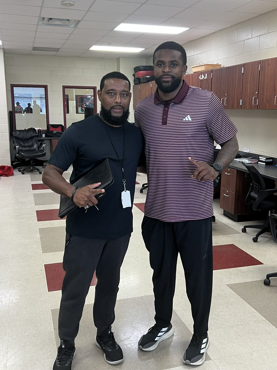 CoachJayWalker's tweet photo. @fb_westfield Back on that Ella Block! #JYD https://t.co/1KDLrj0nnQ
