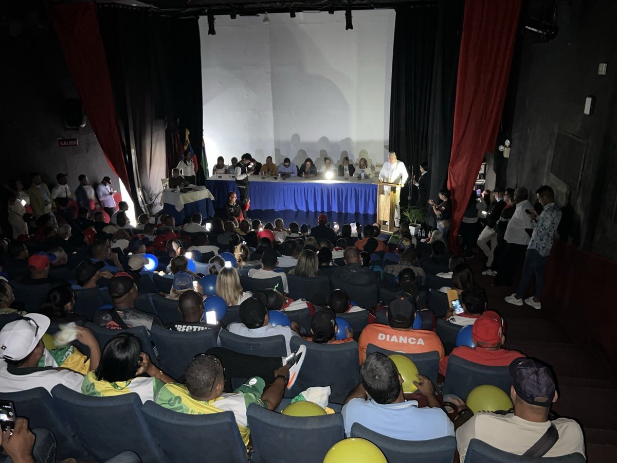eduardopiate2's tweet photo. Agradezco al concejo mcpal de Guacara, su pdte Alí Bravo, su vicepdta y concejal@s, la designación d orador de orden d su sesión especial por el Día Internacional del Trabajador, igualmente la presencia fraternal del alcalde @castaneda10J y l@s trabajador@s que llenaron la sala https://t.co/AIngy2z0Uc