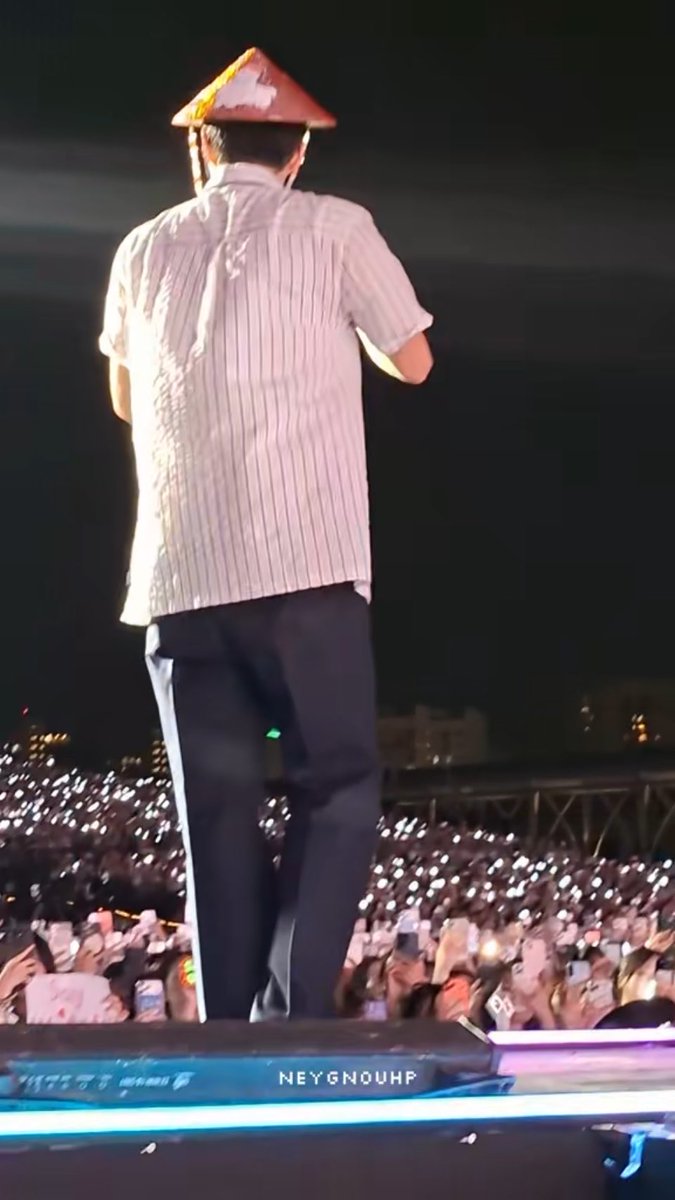neygnouhpp's tweet photo. Soooo handsome huhu 😭😭😭#sehun #exhorizon_in_hochiminh https://t.co/GfZMbbXIbp